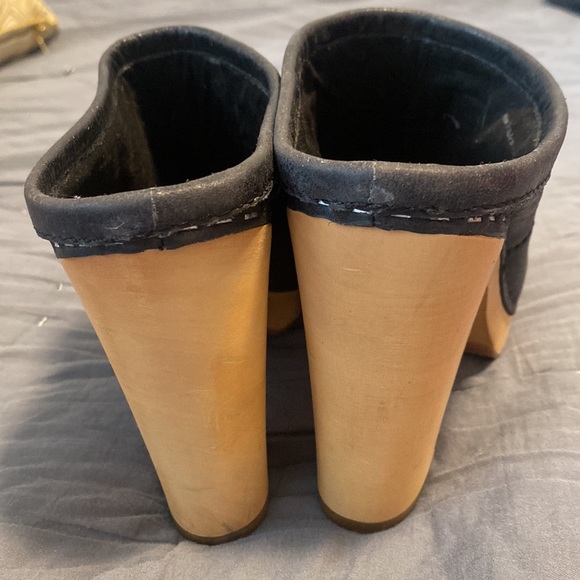 Dolce Vita Clogs - Picture 2 of 3